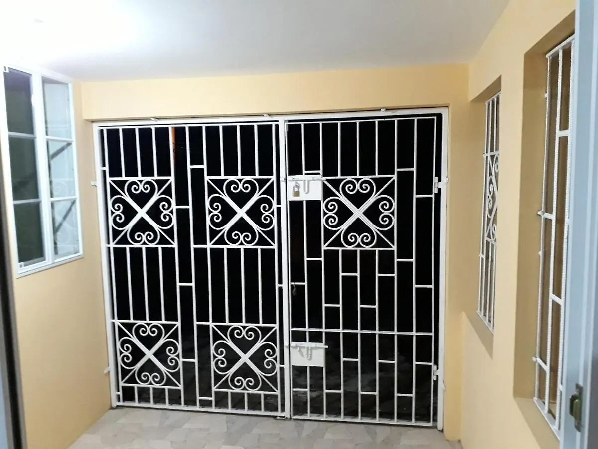 Palm Circle Family Home Apt 2 With Parking And Wifi 蒙特哥贝 牙买加